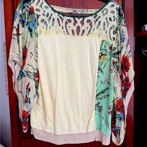 Cream and Green Boxy 3/4 Sleeve Blouse